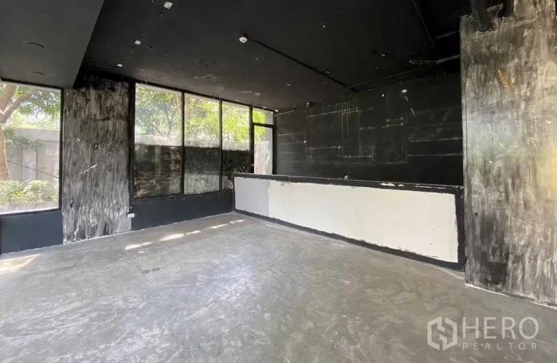Retail Space for rent in Khlong Toei, Bangkok - Corner area with large windows and service bar overlooking greenery.