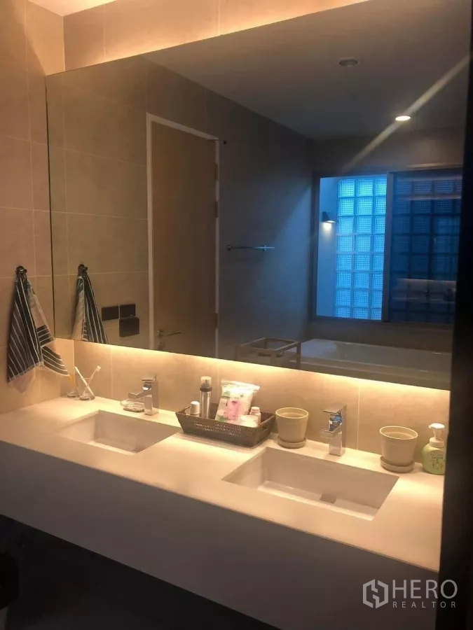 Detached House for rent in Bang Kapi, Bangkok - Vanity area with wide illuminated mirror and double sinks.