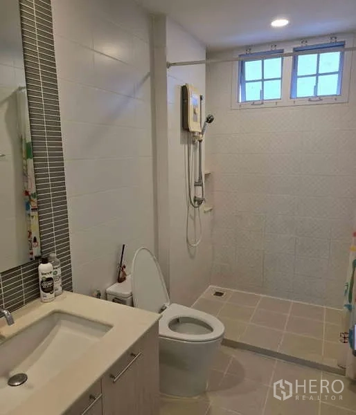 Townhouse for sale in Watthana, Bangkok - Bathroom with a walk-in shower, window and modern vanity.