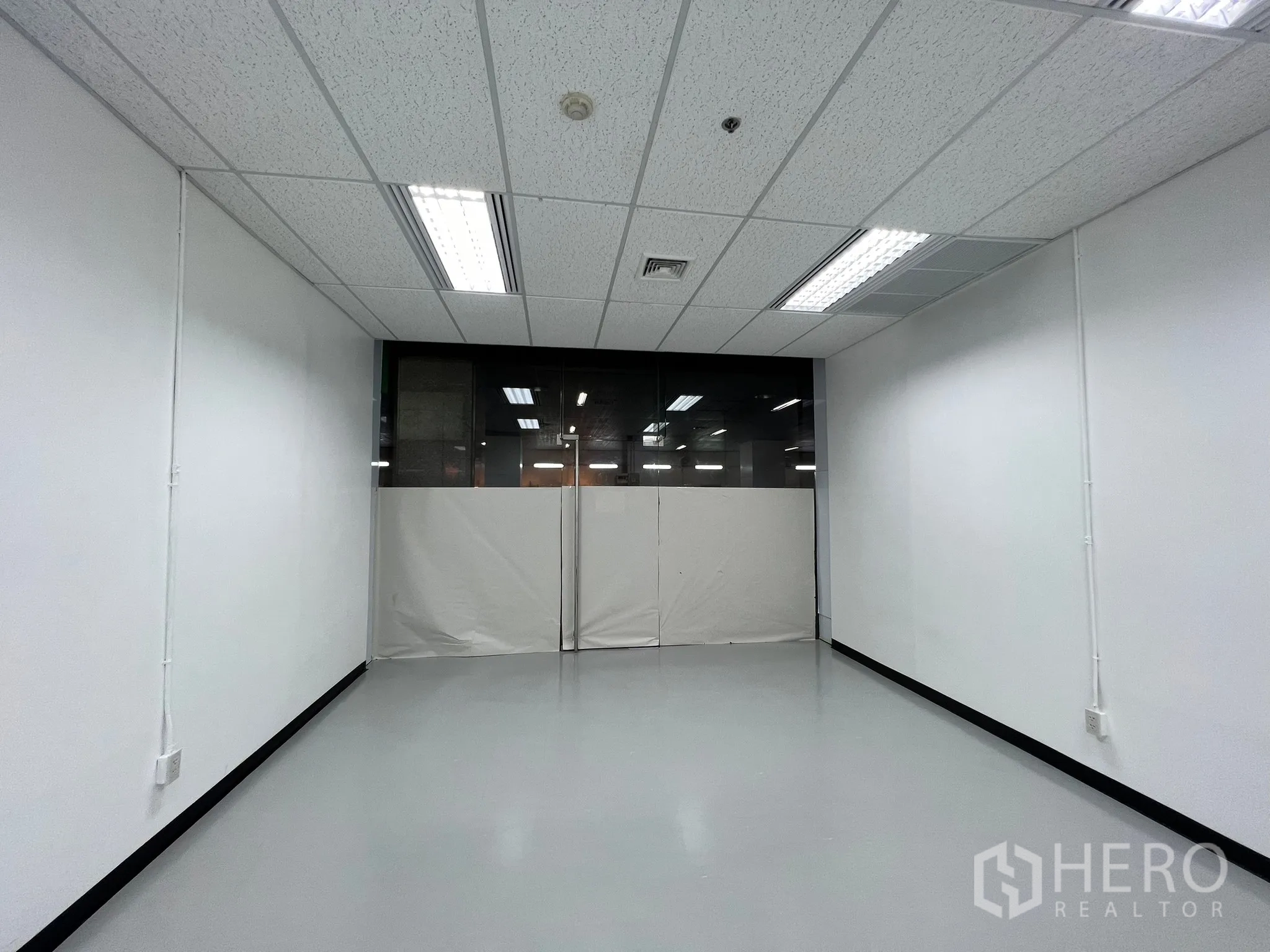 Retail Space for rent in Watthana, Bangkok - Rectangular shop layout facing a glass entrance, with clean white walls and ample lights.