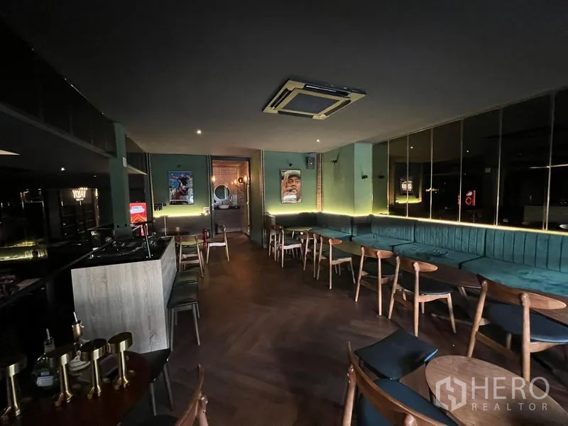 Retail Space for rent in Watthana, Bangkok - Open-plan lounge with parquet flooring, upholstered booth and ambient LED strip lights.