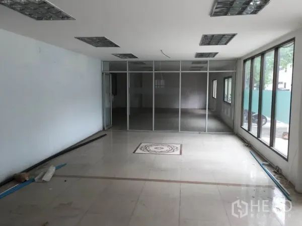 Warehouse for rent in Saphan Sung, Bangkok - Bright office area featuring full-height windows and a glass-partition meeting room inside the warehouse complex.