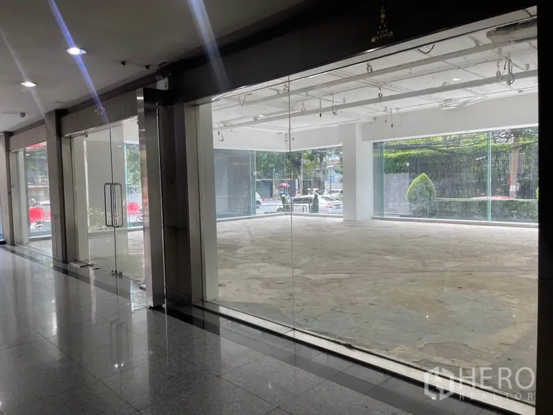 Retail Space for rent in Watthana, Bangkok - Wide glass storefront giving strong visibility to pedestrians from the interior corridor.