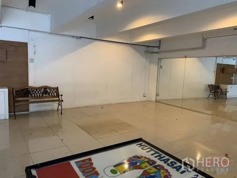Retail Space for rent in Watthana, Bangkok - Ground-floor retail area with glossy tiled floor, full-width mirror wall and spot lighting.