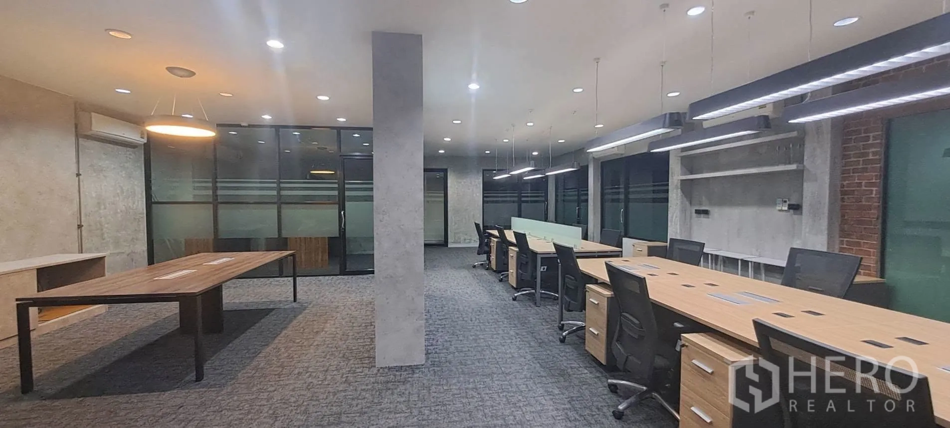 Home Office for rent in Lat Phrao, Bangkok - Spacious office zone with desks, carpet flooring and meeting room behind glass.