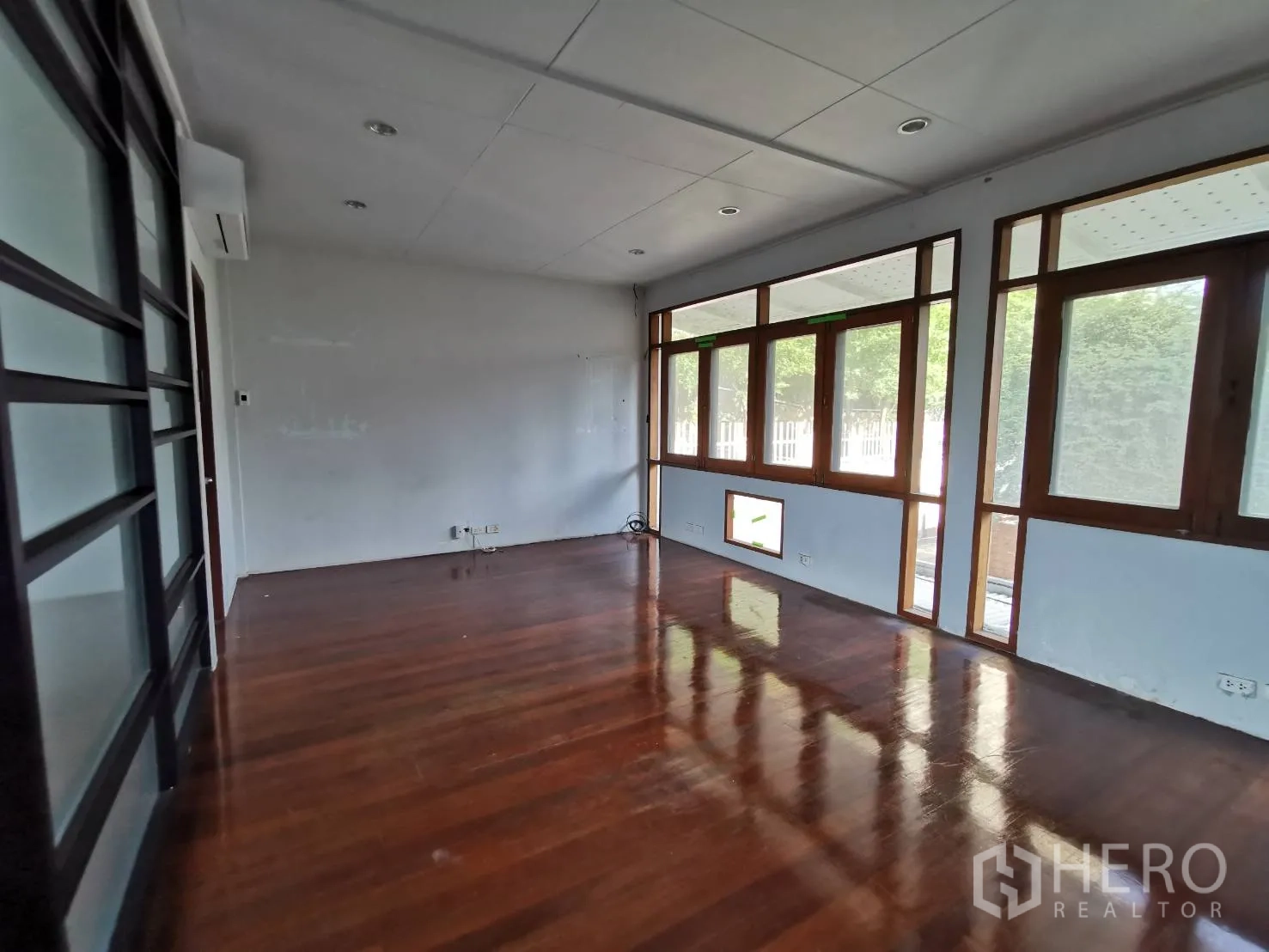 Home Office for rent in Watthana, Bangkok - Bright upper room with polished wood floors and large windows in a Watthana home office.