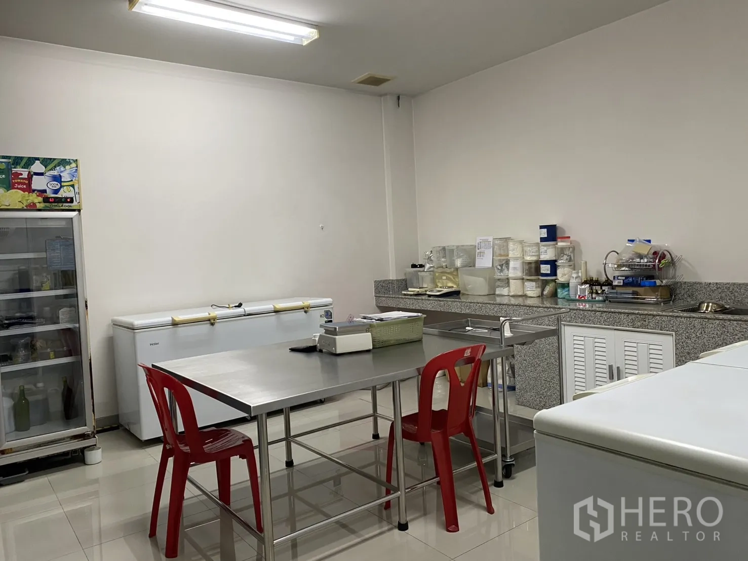 Factory for sale in Khlong Luang, Pathum Thani - Laboratory-style room with stainless table, freezers, and a long granite counter.