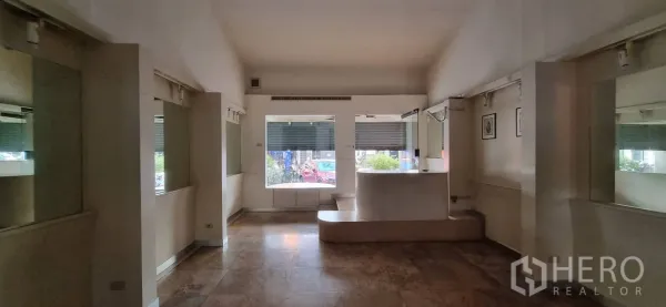 Shophouse for rent or sale in Bangkok - Open showroom facing the street with large display windows and a central counter.