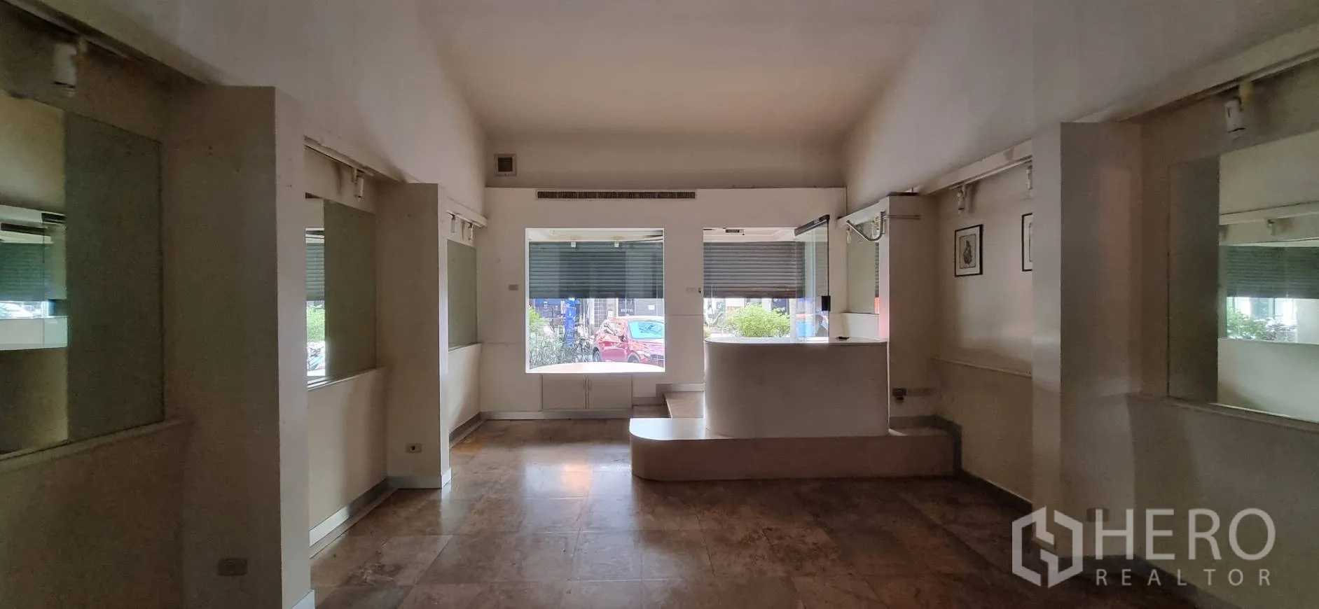 Shophouse for rent or sale in Bangkok - Open showroom facing the street with large display windows and a central counter.