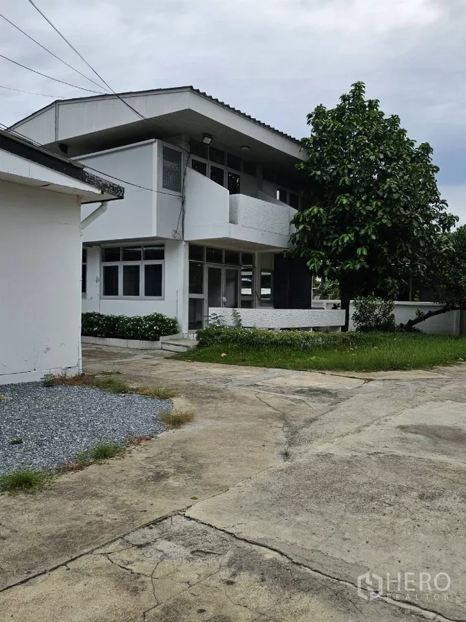 Detached House for rent or sale in Lat Phrao, Bangkok - Two-storey modern-style house with large windows and open yard.