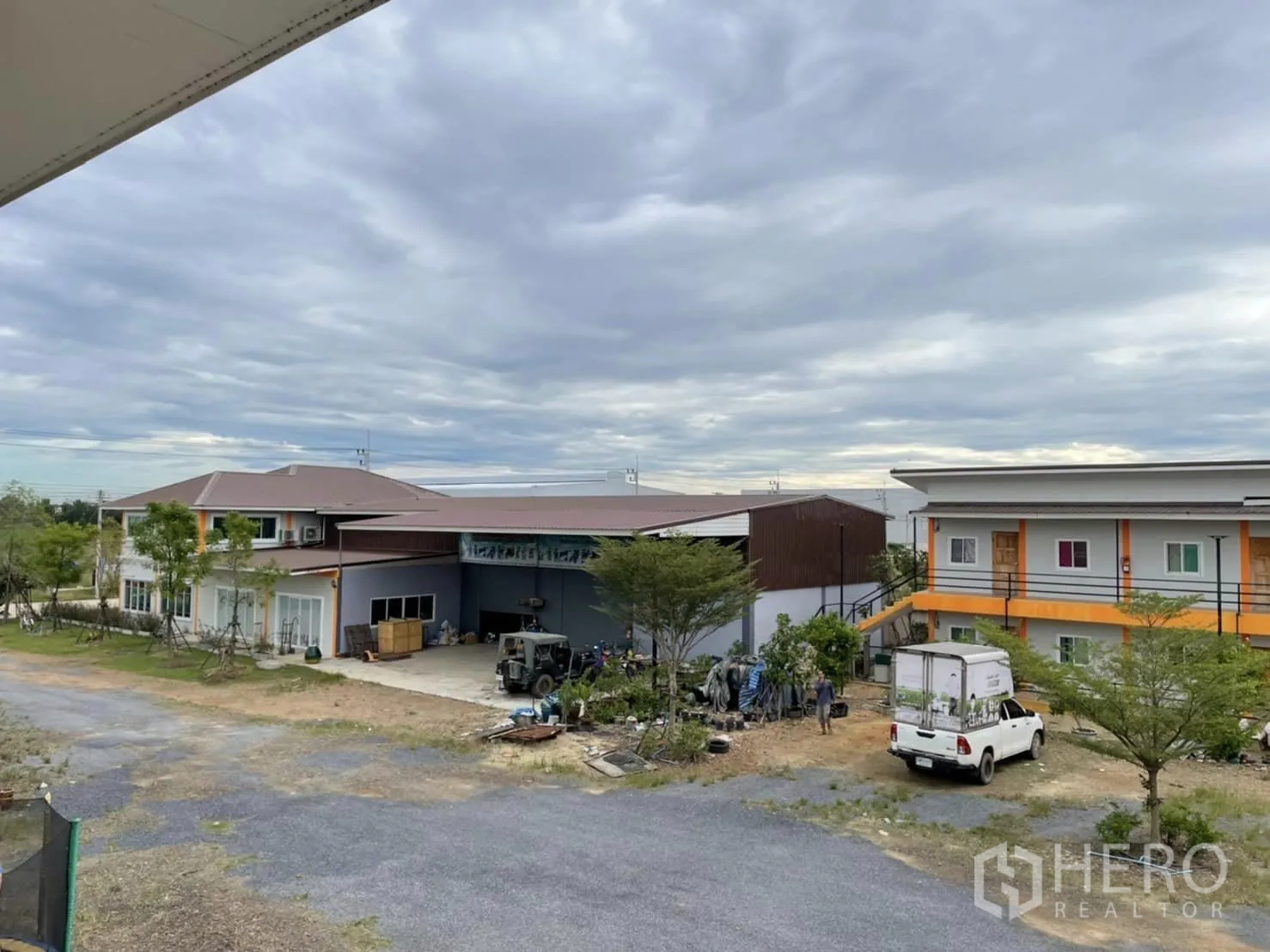 Warehouse for rent or sale in Pathum Thani - Panoramic view of the warehouse complex with office and dormitory around a central yard.