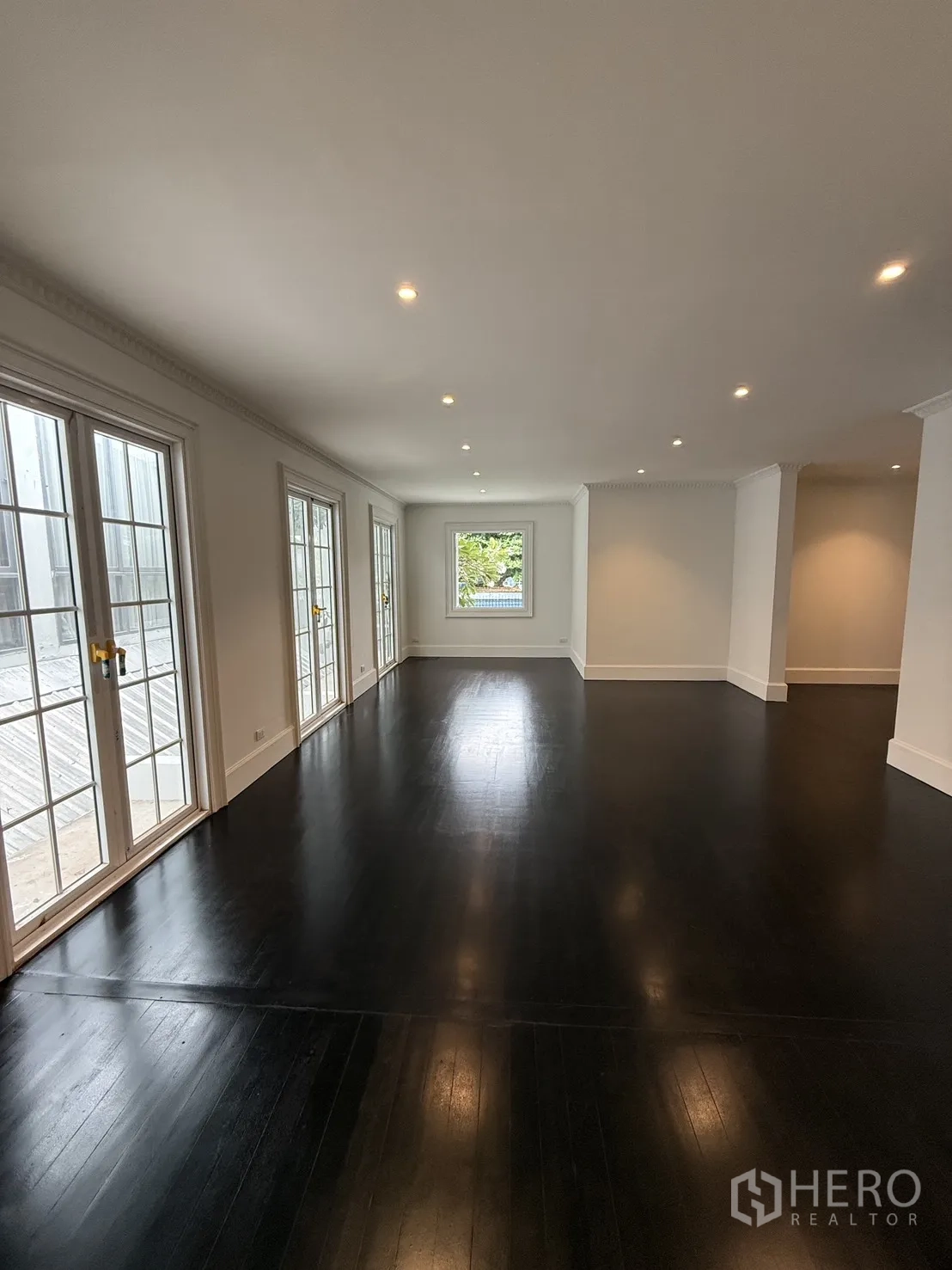 Property Image #4 for property HRE01239