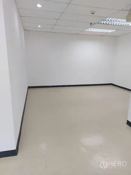 Office Space for rent in Pathum Wan, Bangkok - Quiet office area with white walls, recessed lighting and smooth tile flooring.