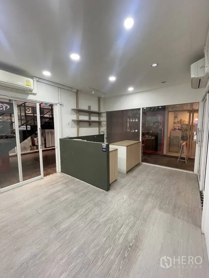 Retail Space for rent in Khlong Toei, Bangkok - Compact retail unit with wood-look flooring, recessed lights, glass storefront and air-conditioning.