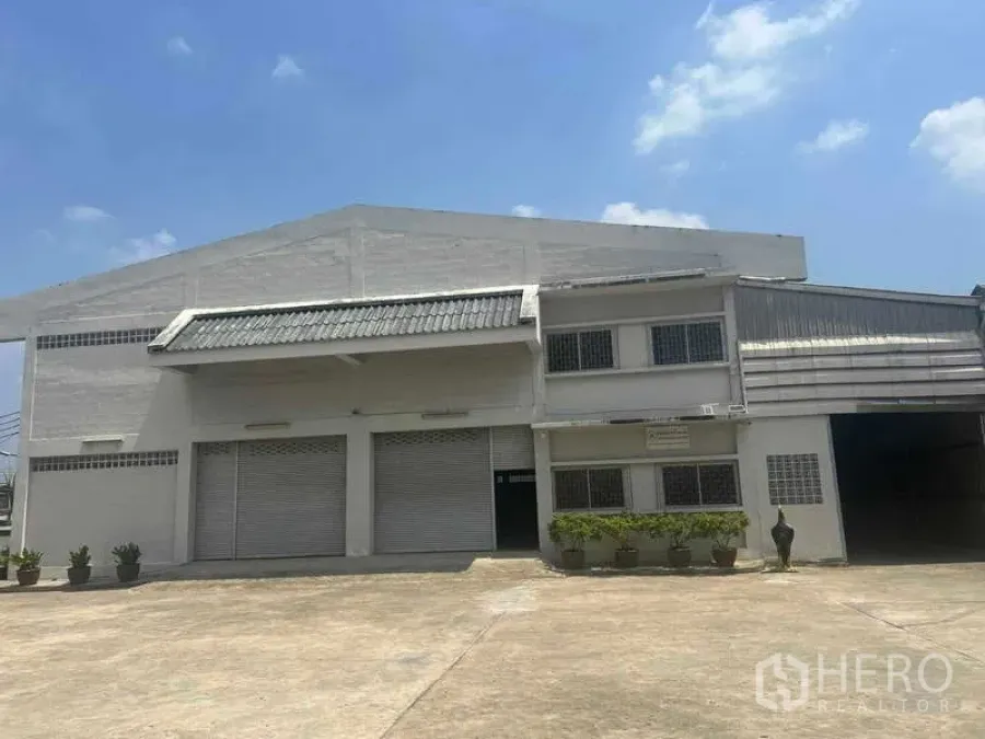 Featured image for For rent Warehouse 1100 sqm in Lam Luk Ka, Pathum Thani