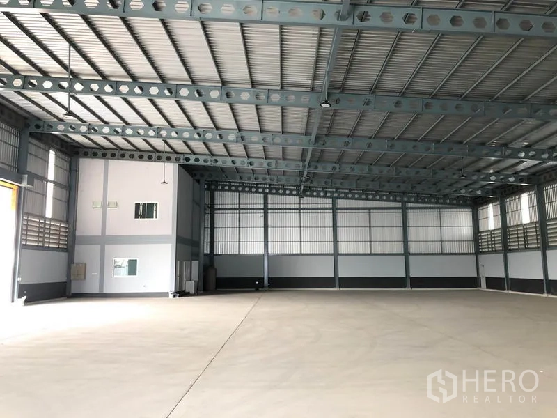 Factory for rent in Bang Len, Nakhon Pathom - Clear-span production hall showing internal office block and polished concrete floor.