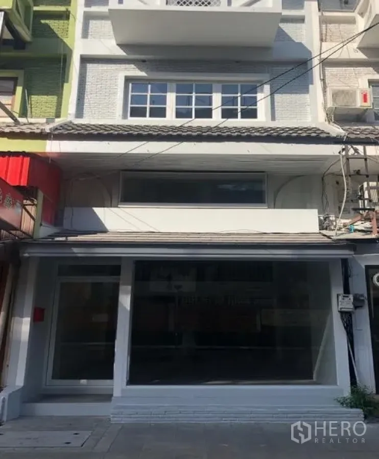 Retail Space for rent in Watthana, Bangkok - Street-facing retail shophouse facade with wide glass storefront in Watthana, Bangkok.