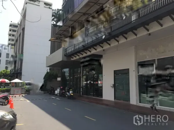 Retail Space for rent in Khlong Toei, Bangkok - Modern commercial complex exterior with multiple shopfronts and on-site parking near BTS.