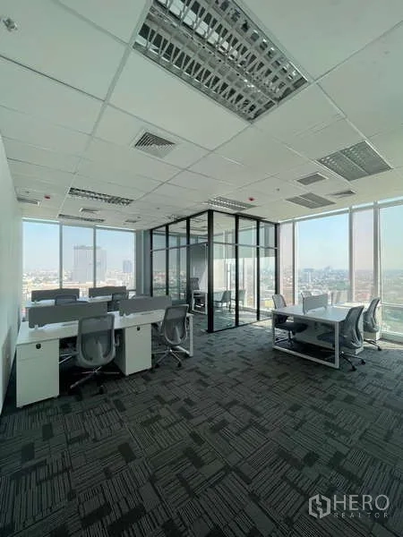 Office Space for rent in Bang Kapi, Bangkok - Bright open-plan office with glass meeting room, floor-to-ceiling windows and Bangkok city views.