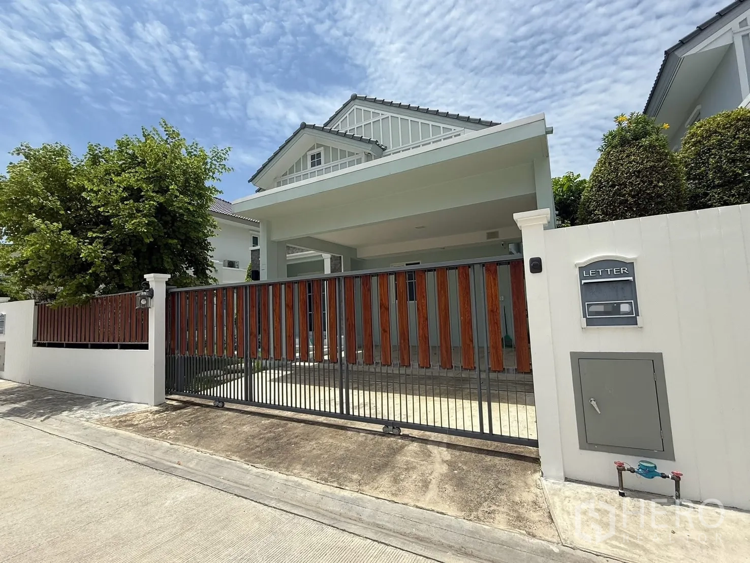 Detached House for rent in Bang Phli, Samut Prakan - Street-facing facade with sliding gate, covered parking, and neat front garden.