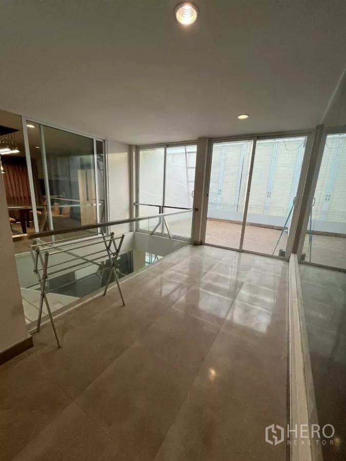 Home Office for rent in Khlong Toei, Bangkok - Open landing with glass balustrade and doors to terrace, ideal as breakout space.