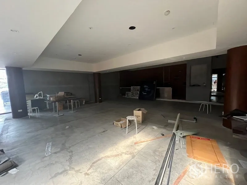 Retail Space for rent in Watthana, Bangkok - Bright open retail floor with tables and stools on polished concrete.