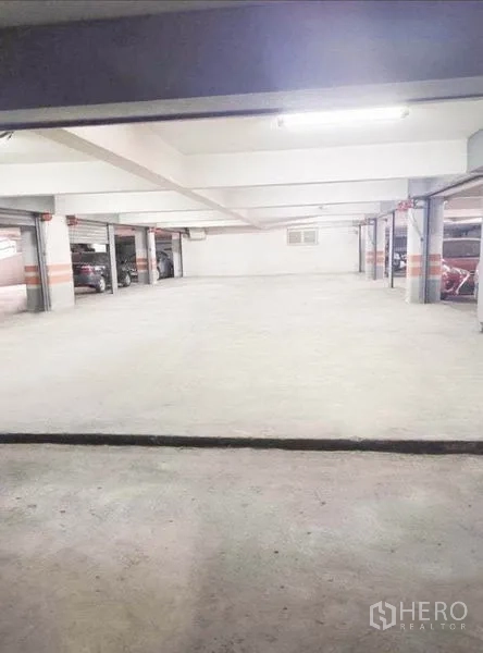 Warehouse for rent in Bang Phli, Samut Prakan - Open indoor loading and parking zone with concrete flooring and strip lighting.