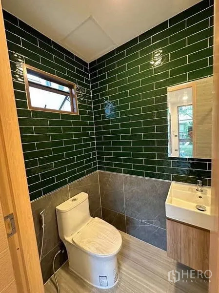 Detached House for rent in Bang Kapi, Bangkok - Guest powder room with glossy green subway tiles and compact vanity.