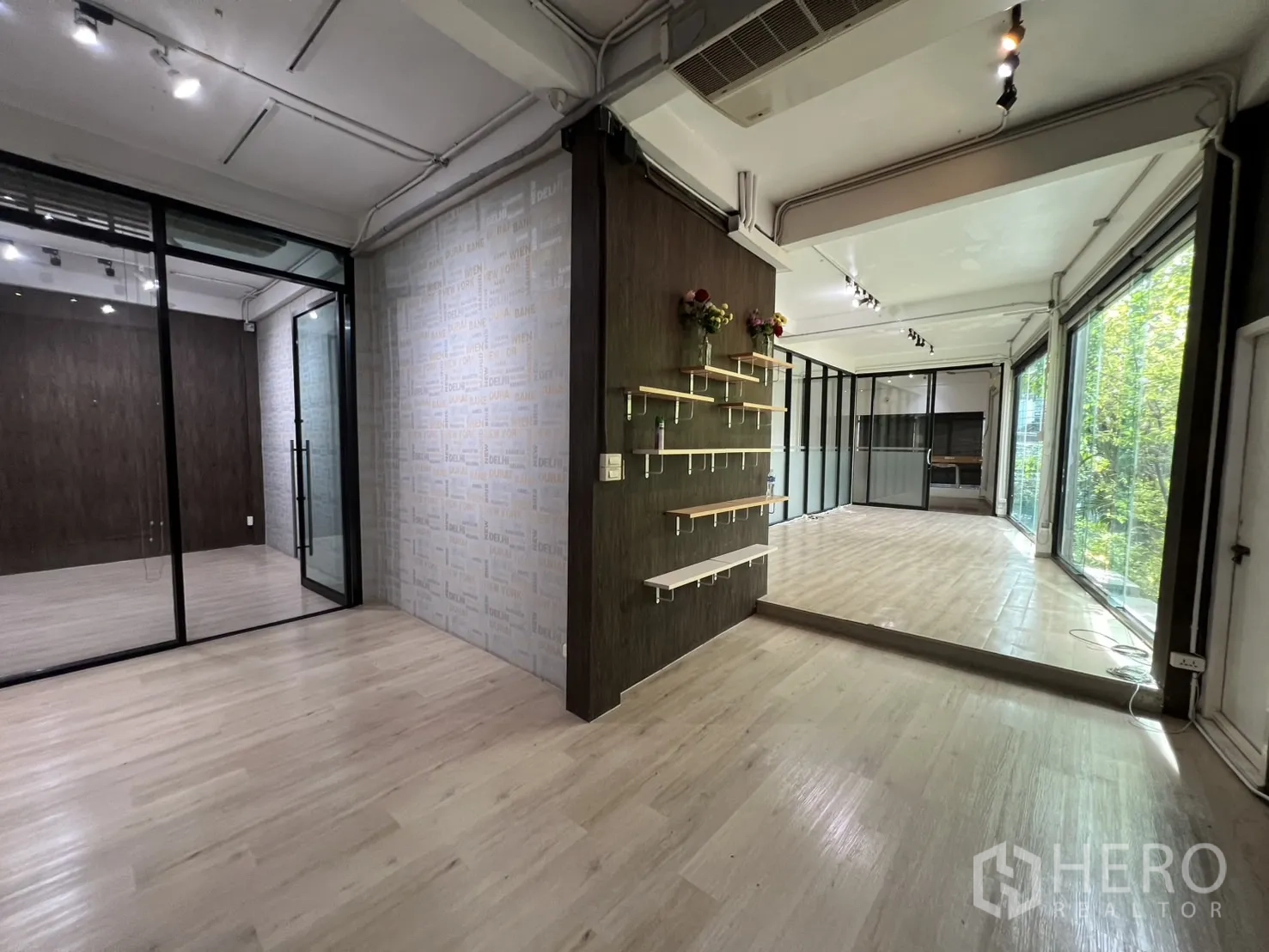 Retail Space for rent in Watthana, Bangkok - Open retail area with display shelves, sliding glass partitions and full‑height windows.