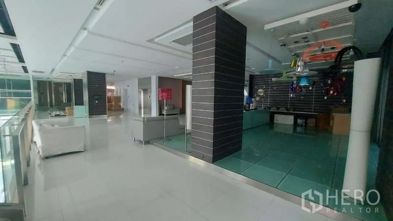 Retail Space for rent in Watthana, Bangkok - Upper-floor retail area with tiled flooring, display zone and seating