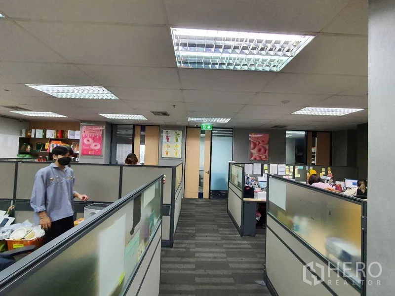 Office Space for rent in Watthana, Bangkok - Fitted office space with low partitions and multiple workstations.