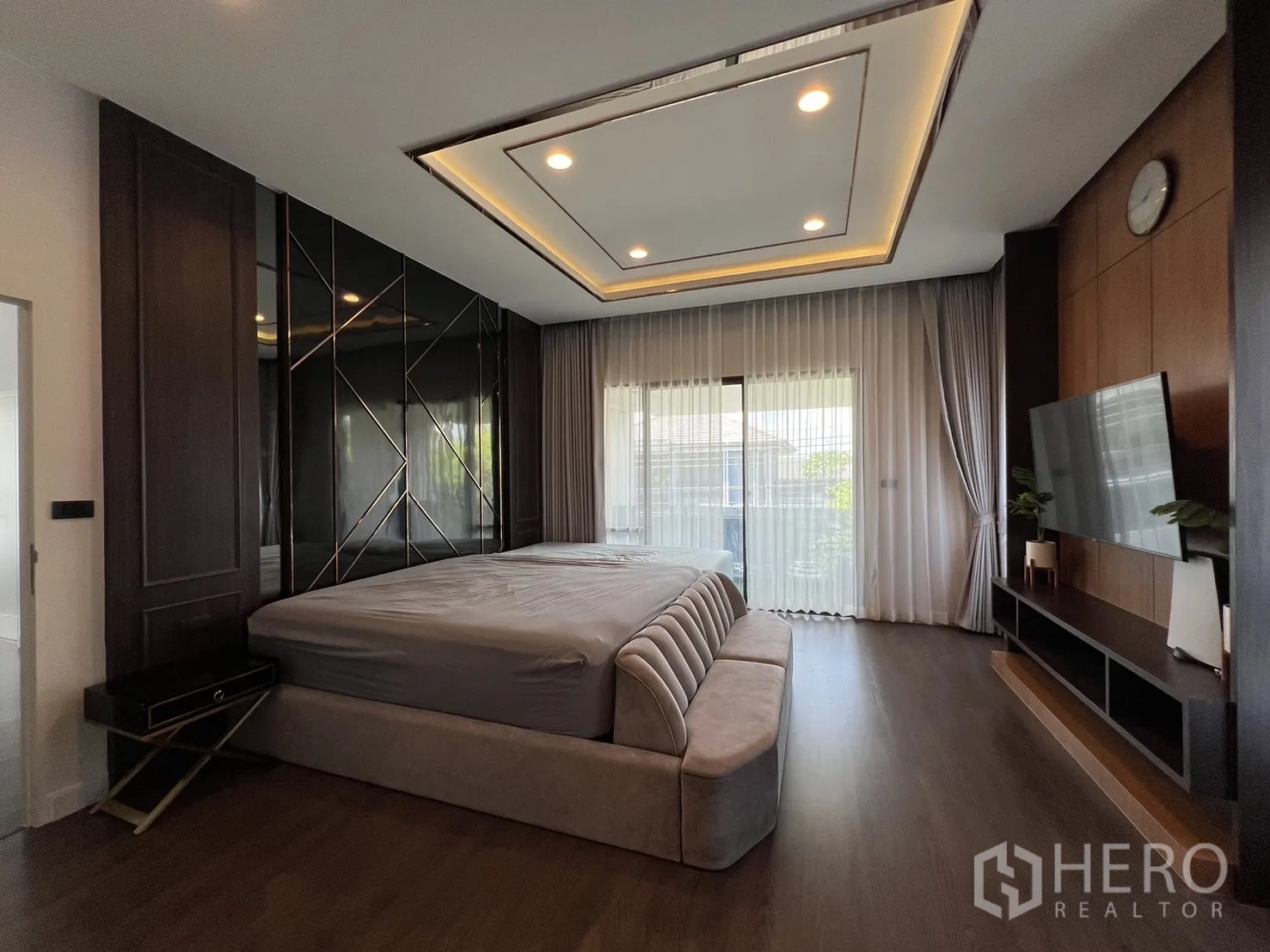 Detached House for rent or sale in Bang Kapi, Bangkok - Master suite overview with recessed ceiling lights and wide windows.