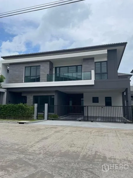 独立式住宅 出租 - 独栋别墅正立面，设阳台与落地窗