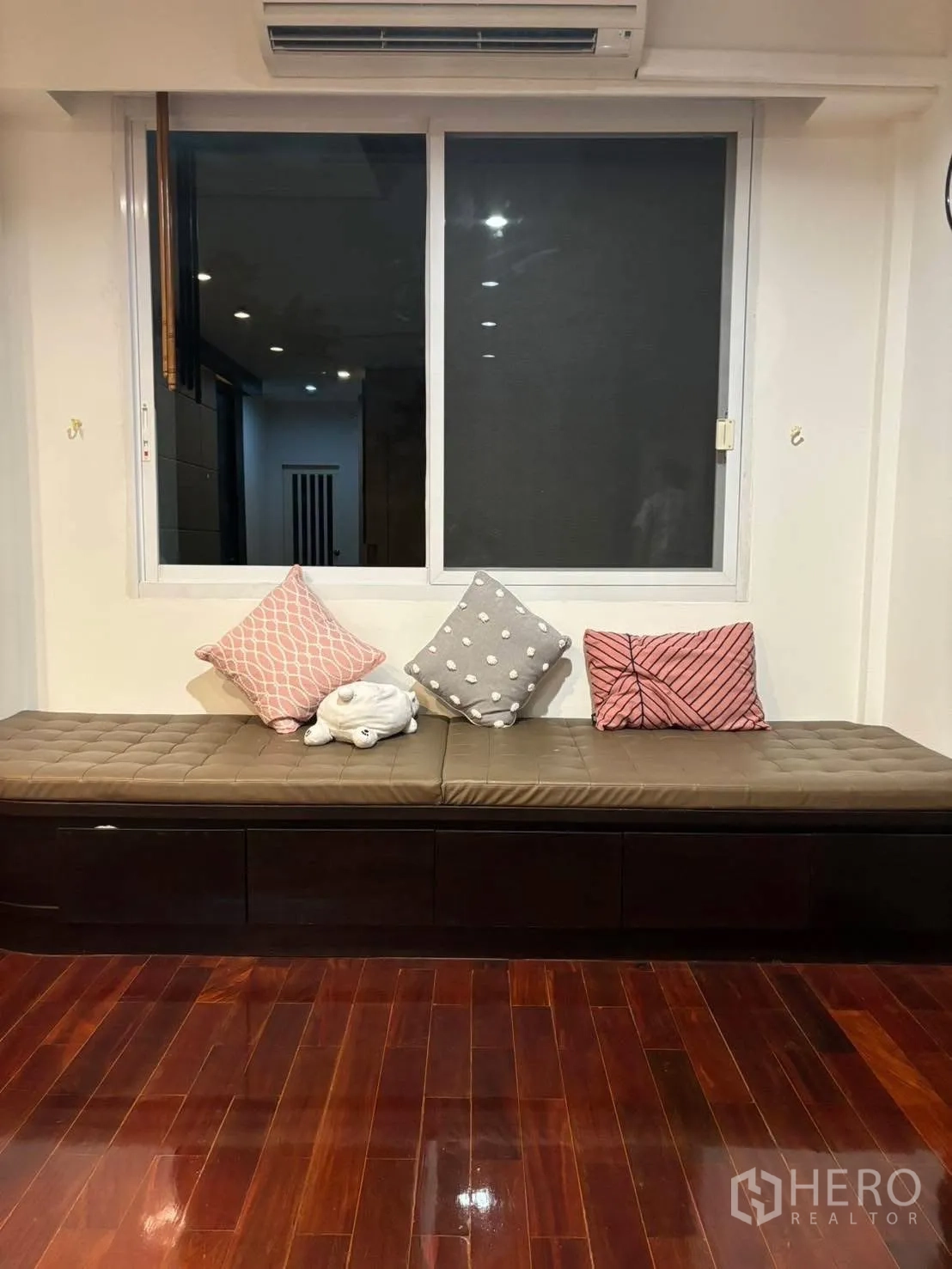Detached House for rent in Bang Kapi, Bangkok - Close-up of built-in window bench with storage drawers.