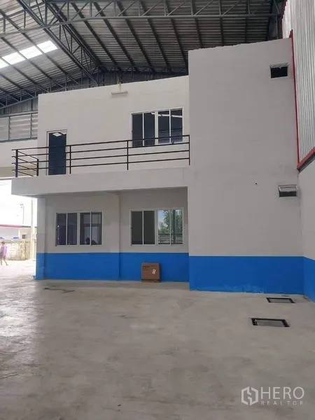 Warehouse for rent in Bang Phli, Samut Prakan - Two-storey internal office block with balcony inside the warehouse unit.