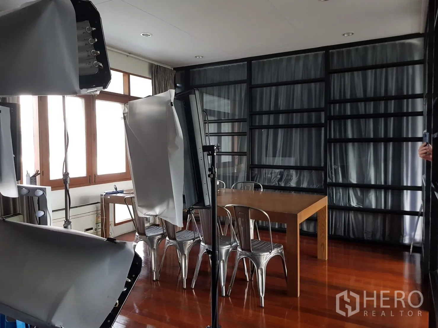 Home Office for rent in Watthana, Bangkok - Flexible studio or meeting room with lighting rigs, metal chairs and wood floors.