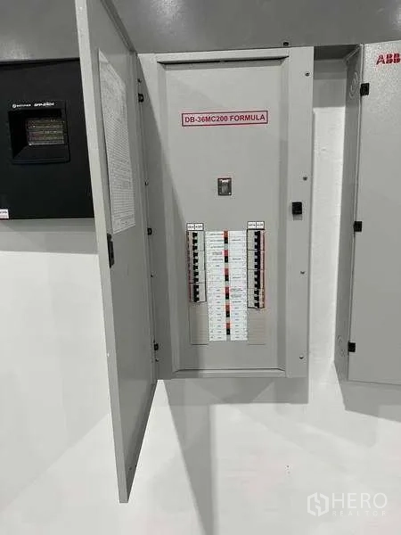 Factory for rent in Bang Sao Thong, Samut Prakan - Three-phase electrical distribution board installed inside the factory.
