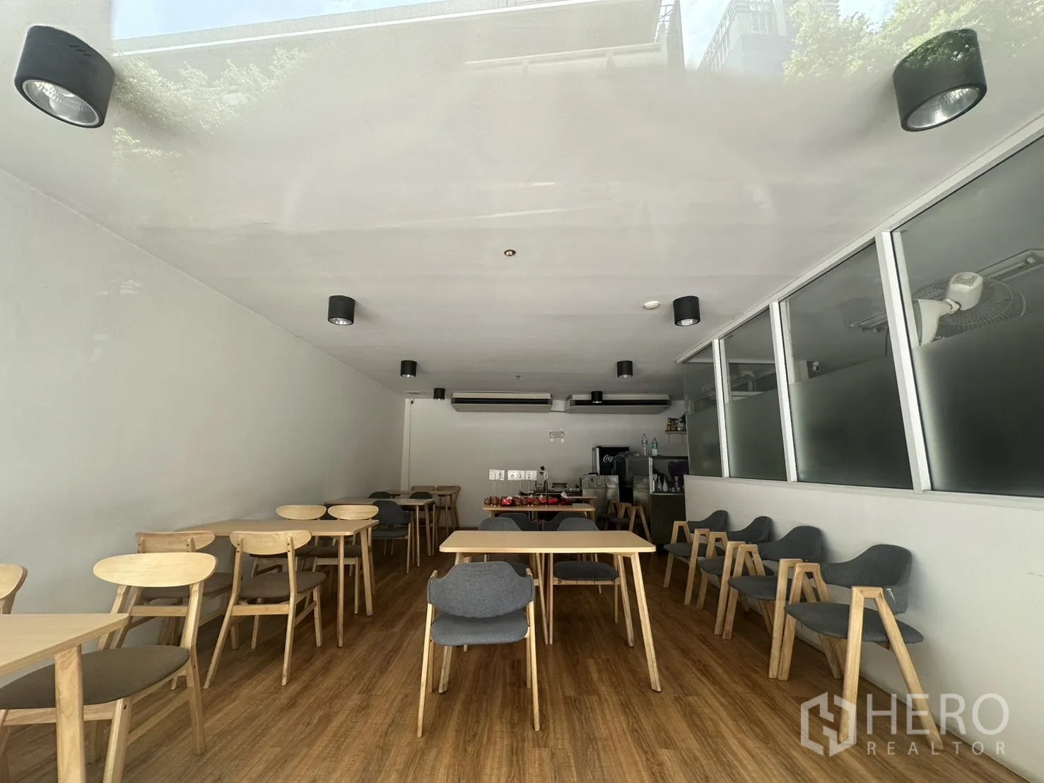 Property Image #2 for property HRE01381