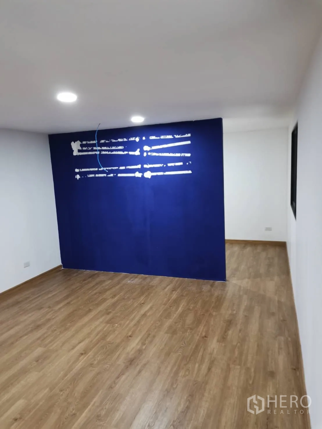 Warehouse for rent in Suan Luang, Bangkok - Large office area with finished flooring, recessed lighting, and a feature partition wall.