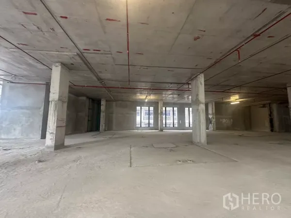 Retail Space for rent in Watthana, Bangkok - Wide floor plate with central columns and full‑height windows ready for tenant fit‑out.