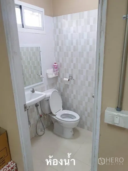 Warehouse for rent in Bang Kapi, Bangkok - Clean tiled bathroom with toilet, sink, mirror and a small window.