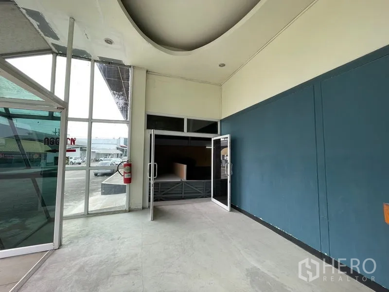 Warehouse for rent in Sam Phran, Nakhon Pathom - Reception lobby with floor-to-ceiling windows and a blue feature wall.