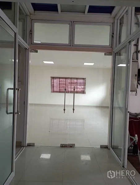 Office Space for rent in Khlong Toei, Bangkok - Entrance through double glass doors opening to a clean open-plan office with large window.