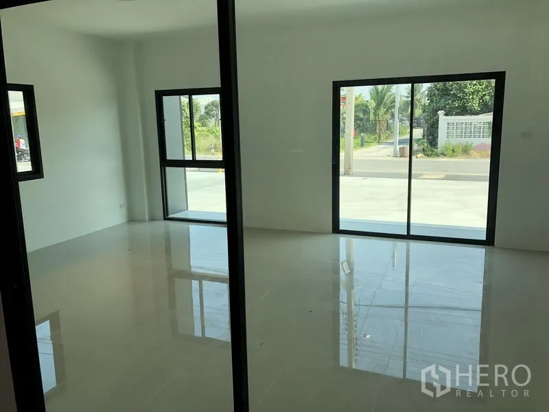 Factory for rent in Bang Yai, Nonthaburi - Bright ground-floor office with large windows and a sliding glass door facing the forecourt.