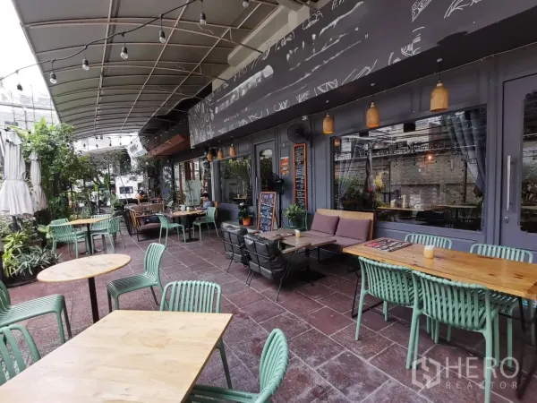 Retail Space for rent in Watthana, Bangkok - Spacious patio with multiple tables beside large display windows.