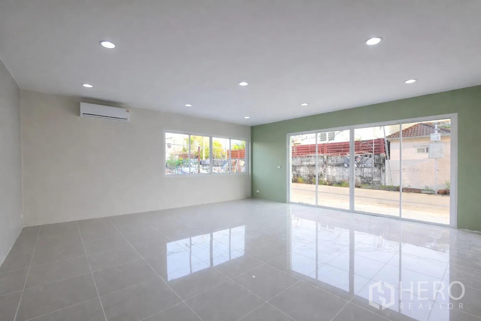 Warehouse for rent in Bang Kapi, Bangkok - Ground-floor office or showroom with wide sliding glass doors opening to the street.