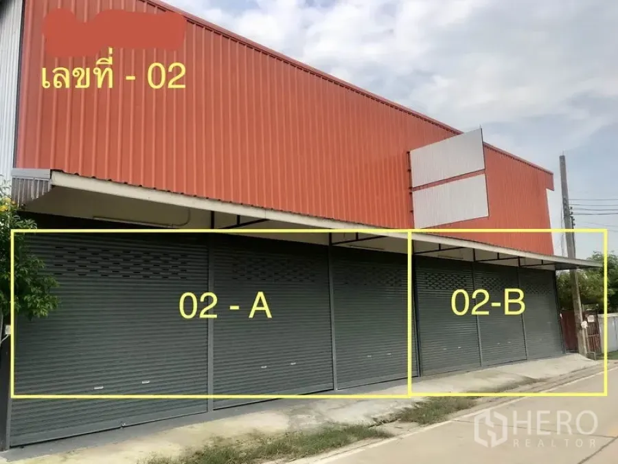 Warehouse for rent in Lam Luk Ka, Pathum Thani - Front facade showing two warehouse bays marked A and B with rolling doors.
