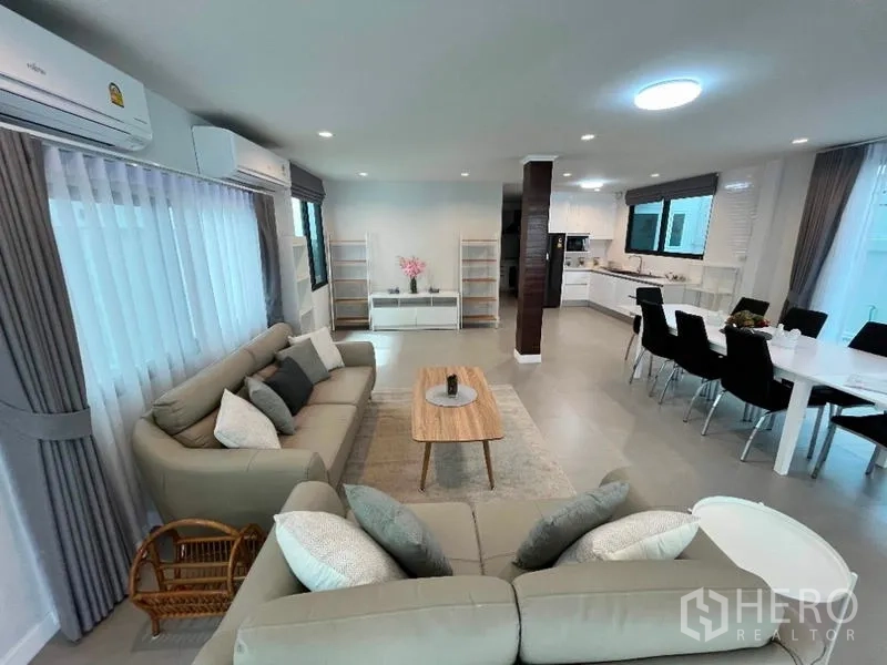 Detached House for rent in Phaya Thai, Bangkok - Open-plan living area with sofa set connecting to dining and kitchen.