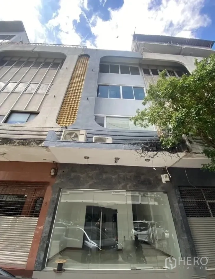 Featured image for 出租 店屋 240 平方米 在 苏里亚翁 拉克兄弟 曼谷 BTS 萨拉登