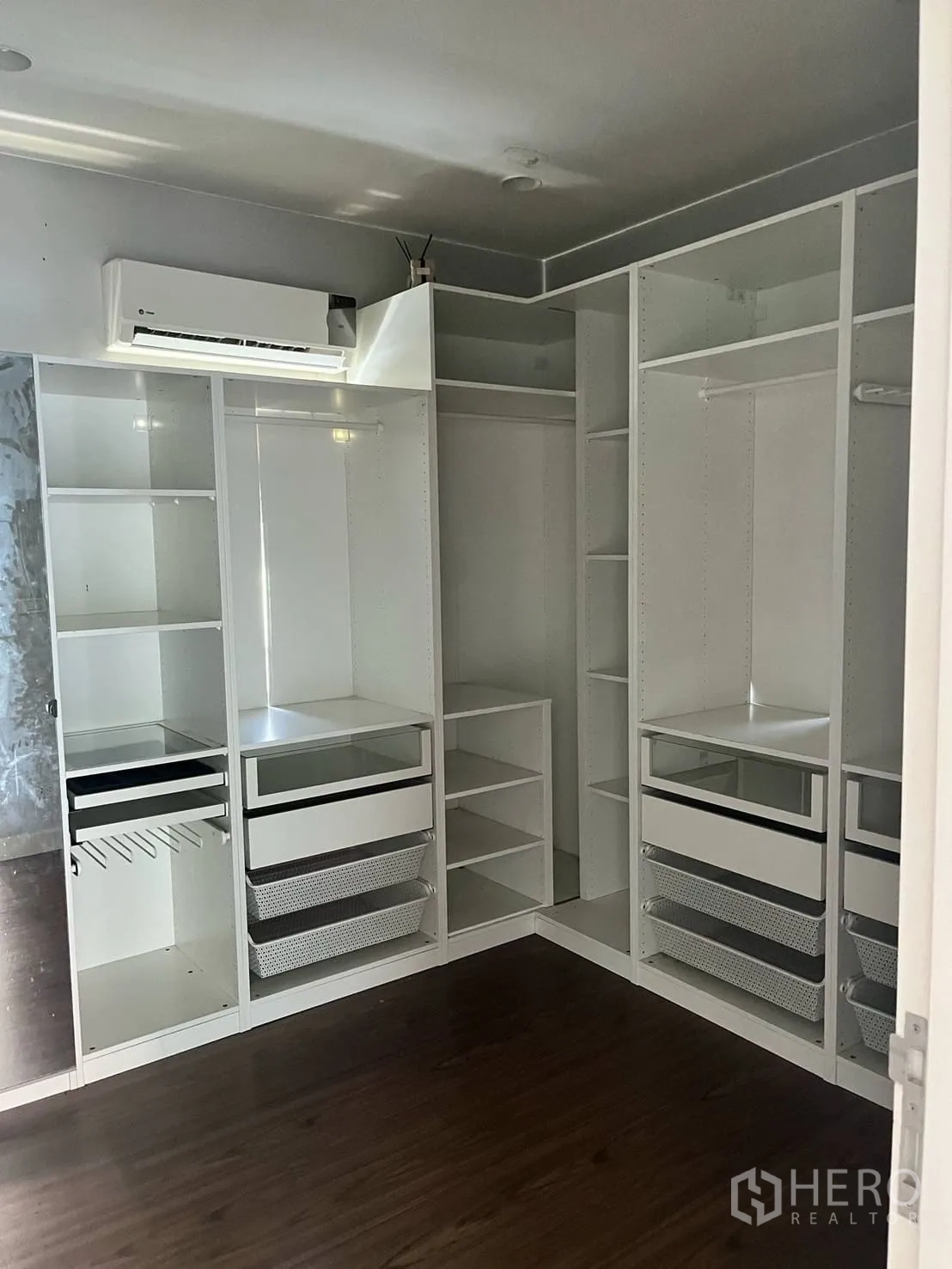 Detached House for rent or sale in Lam Luk Ka, Pathum Thani - Walk‑in closet with built‑in white shelving and drawers.